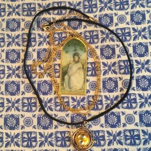Hogwarts necklaces: fat lady &time turner